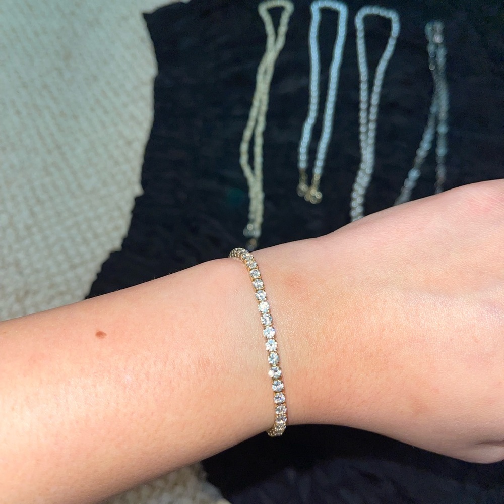 4 Mask chains & 2 bracelets